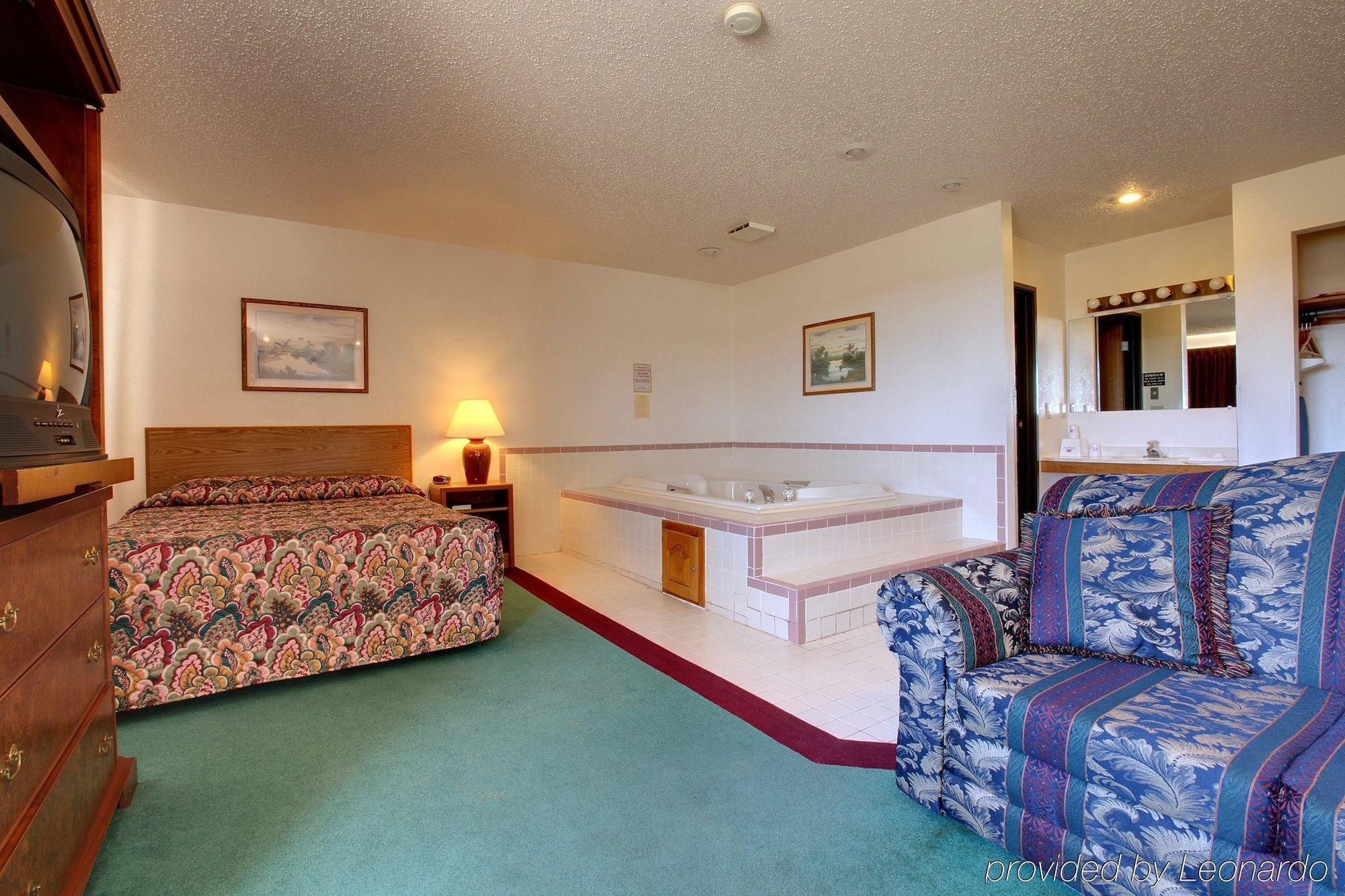 Americas Best Value Inn & Suites Cassville Roaring River Quarto foto